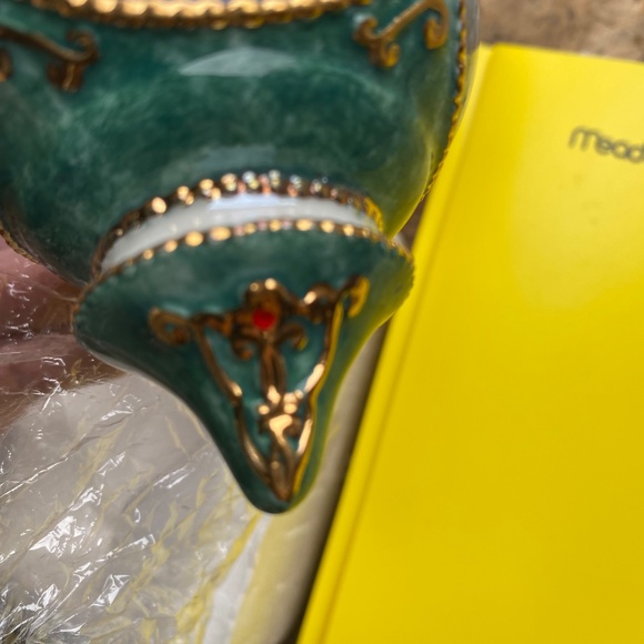 The Ruby- Throated Hummingbird and Anna’s Hummingbird Heirloom Porcelain Ornamen - Picture 5 of 10